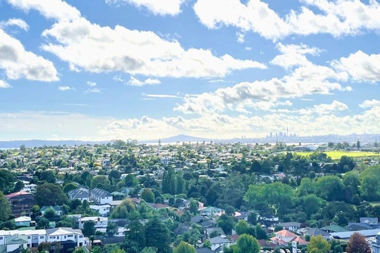 Photo of property in 1 Buscomb Avenue, Henderson, Auckland, 0610