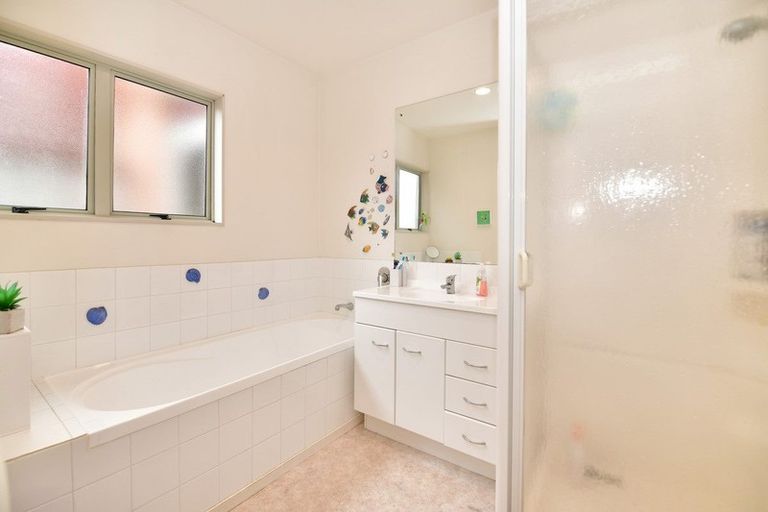 Photo of property in 15 The Grove, Red Beach, 0932