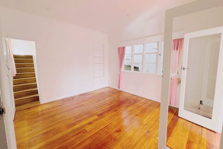 Photo of property in 128 Khandallah Road, Khandallah, Wellington, 6035