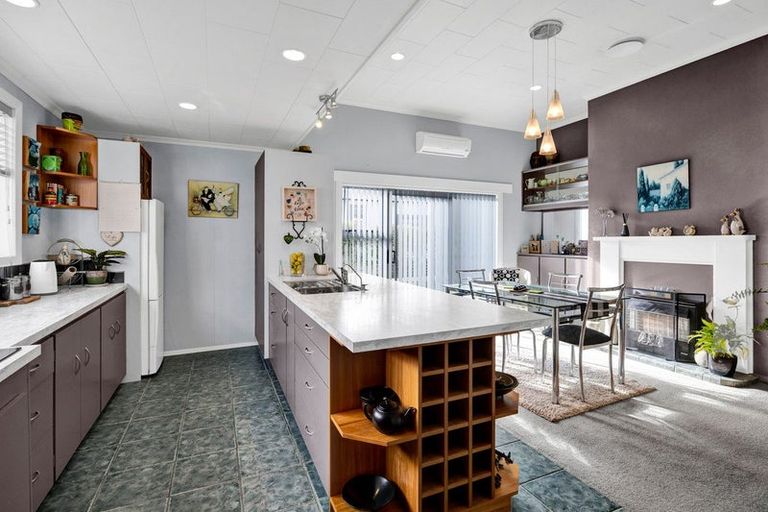 Photo of property in 1 Morrissey Street, Hawera, 4610