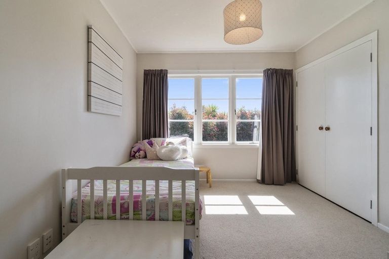 Photo of property in 4 Glenford Lane, Te Atatu Peninsula, Auckland, 0610