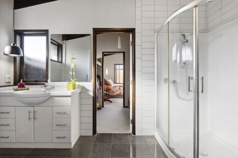 Photo of property in 132 Aeroview Drive, Beach Haven, Auckland, 0626