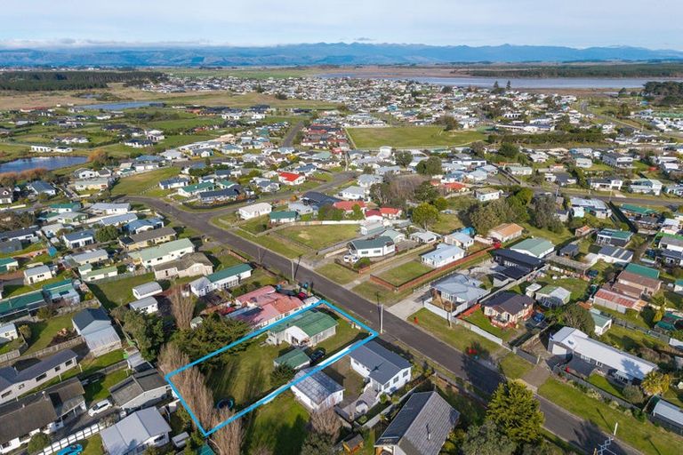 Photo of property in 9 Hennessy Street West, Foxton Beach, Foxton, 4815