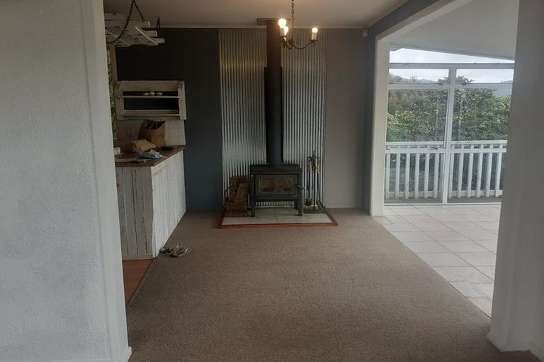 Photo of property in 32 Castle Crescent, Stokes Valley, Lower Hutt, 5019