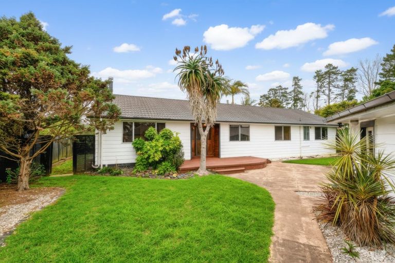 Photo of property in 24 Oakmont Place, Wattle Downs, Auckland, 2103