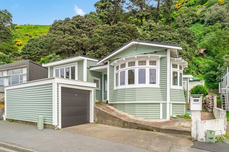 Photo of property in 141 Breaker Bay Road, Breaker Bay, Wellington, 6022