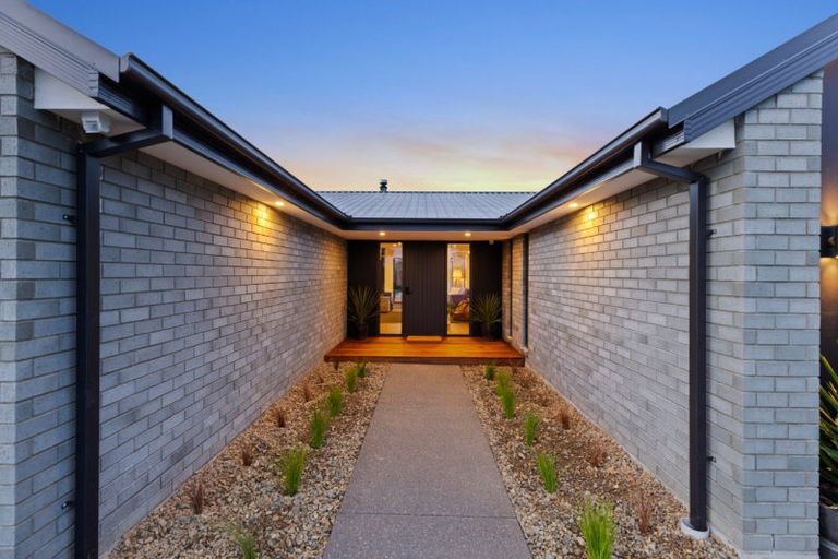 Photo of property in 39 Plover Avenue, Amberley, 7410