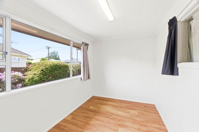 Photo of property in 8 Nyoli Street, Northcote, Christchurch, 8052