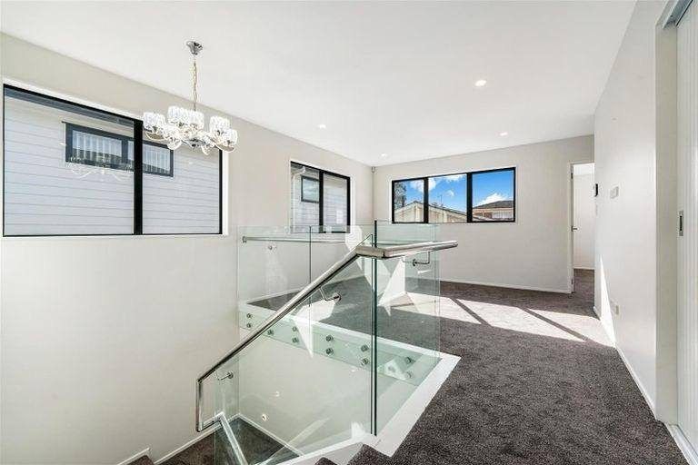 Photo of property in 76a Botany Road, Botany Downs, Auckland, 2010