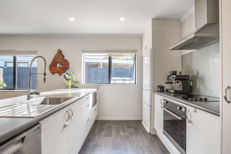 Photo of property in 33a Gill Avenue, Te Atatu Peninsula, Auckland, 0610