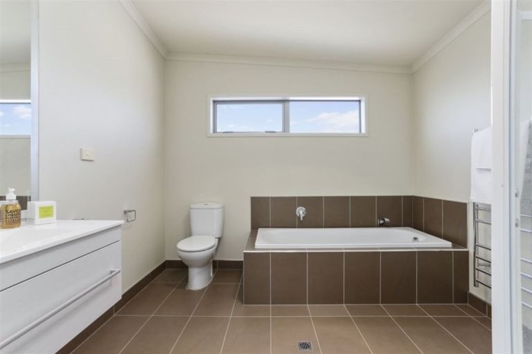 Photo of property in 7a Justin Place, Te Atatu Peninsula, Auckland, 0610
