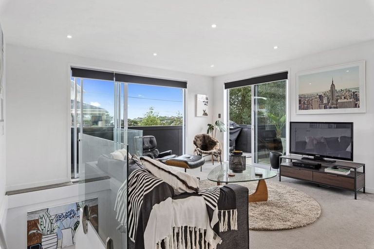 Photo of property in 1/467 Beach Road, Murrays Bay, Auckland, 0630