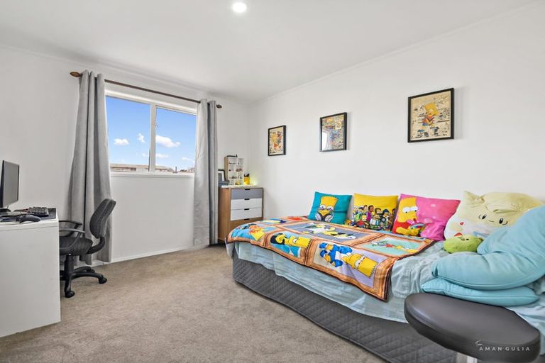 Photo of property in 13 Bodi Place, Te Atatu South, Auckland, 0610