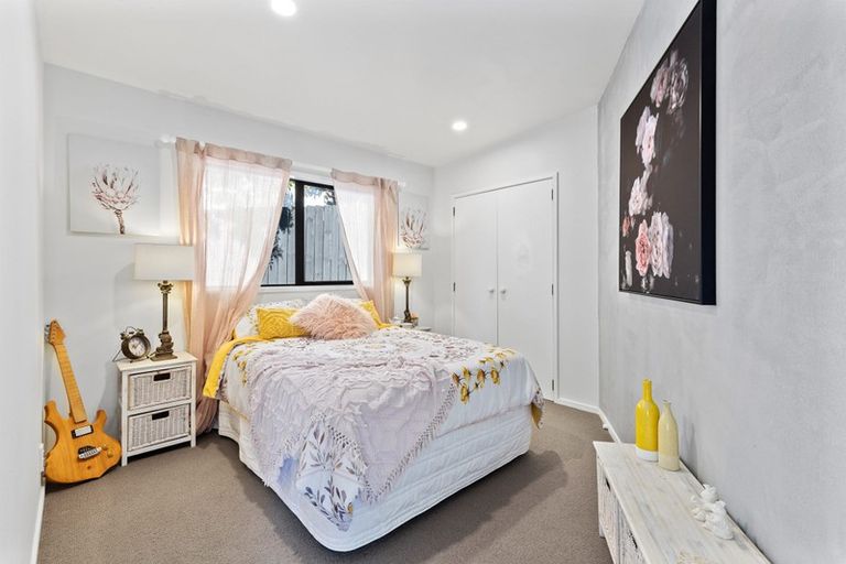 Photo of property in 38 Hyde Road, Rothesay Bay, Auckland, 0630
