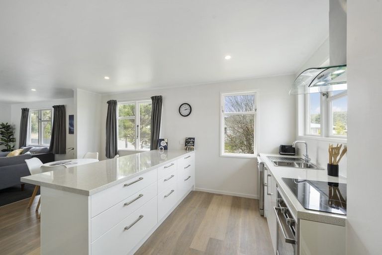 Photo of property in 33 Kairanga Crescent, Wainuiomata, Lower Hutt, 5014