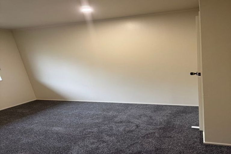 Photo of property in 2/6 Raddock Place, Half Moon Bay, Auckland, 2012