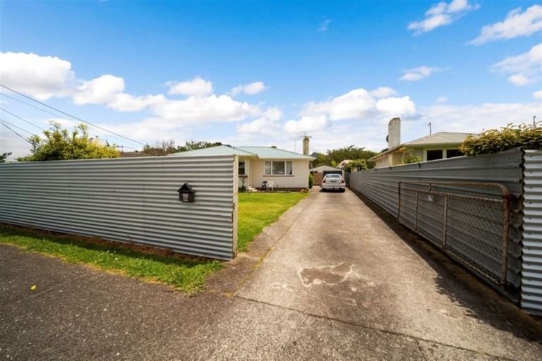 Photo of property in 24 Ramanui Avenue, Hawera, 4610