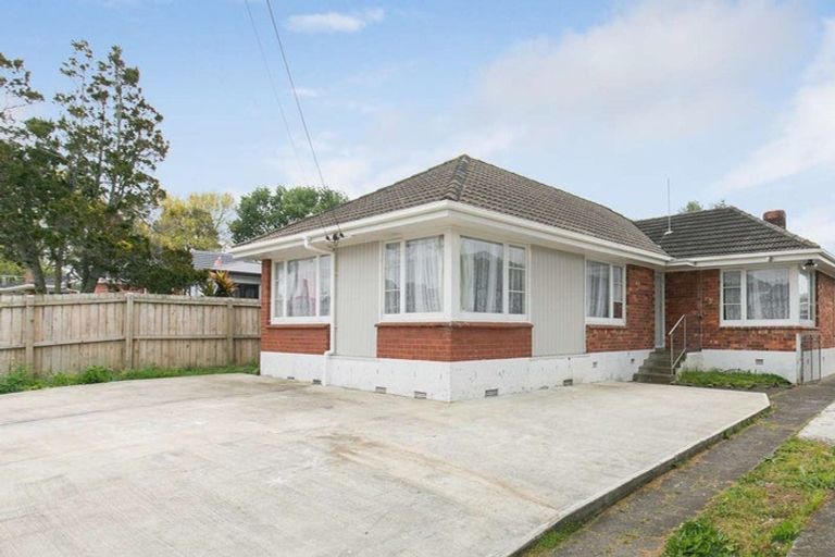 Photo of property in 51 Hallberry Road, Mangere East, Auckland, 2024