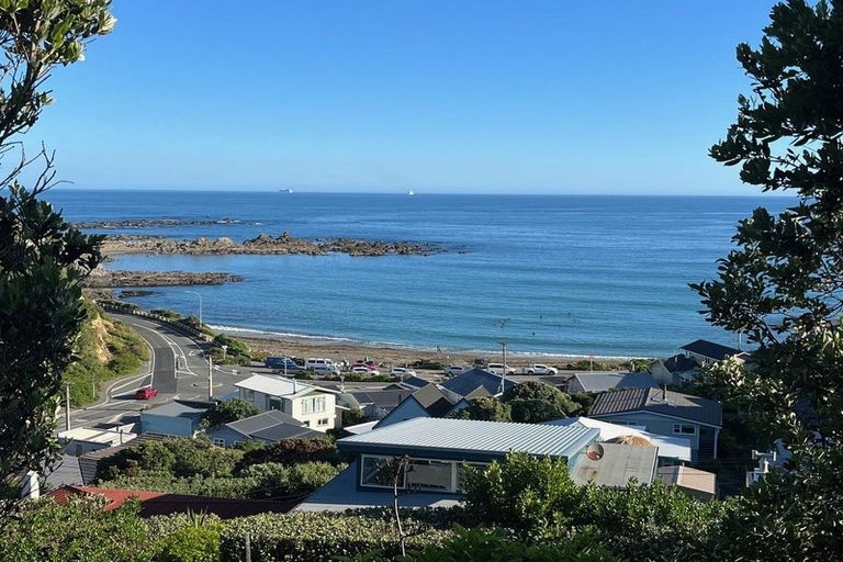 Photo of property in 10 Cave Road, Houghton Bay, Wellington, 6023