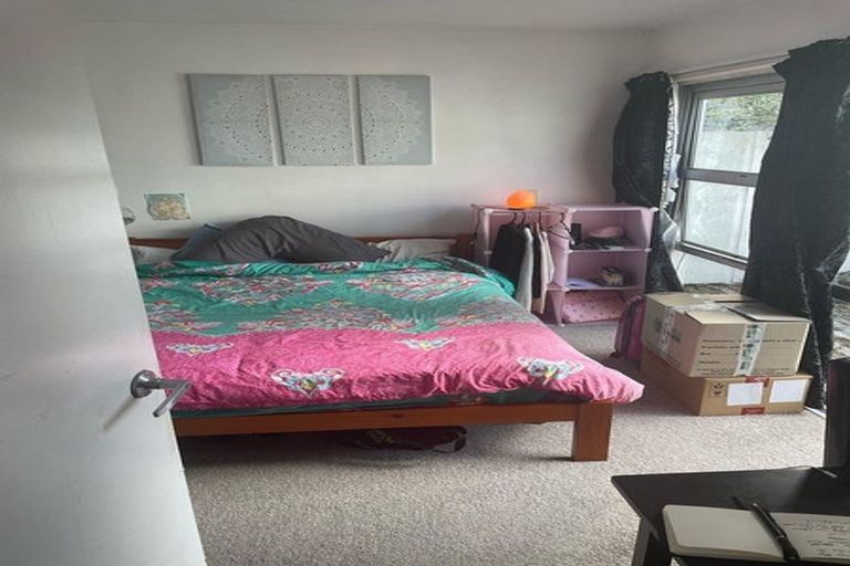 Photo of property in 2/119 Carlisle Road, Northcross, Auckland, 0632