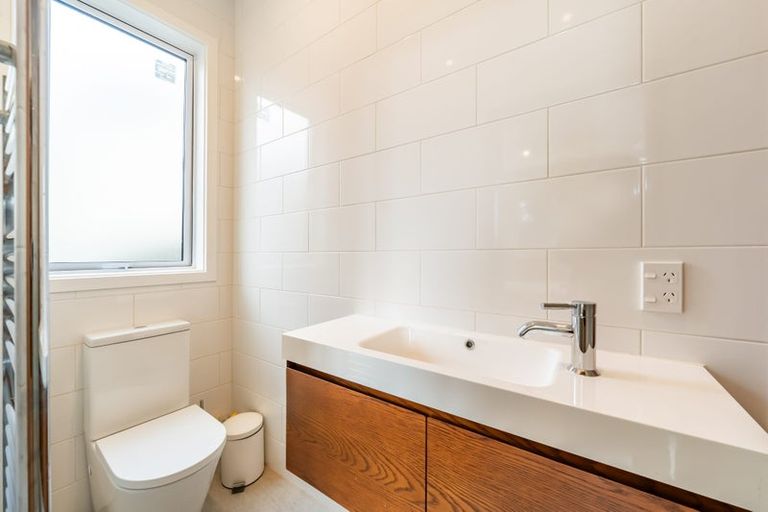 Photo of property in 141 Breaker Bay Road, Breaker Bay, Wellington, 6022