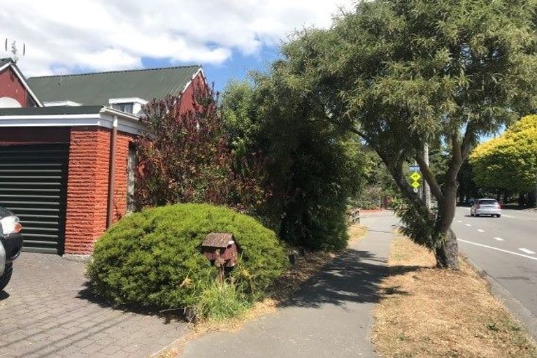 Photo of property in 122 Grahams Road, Burnside, Christchurch, 8053