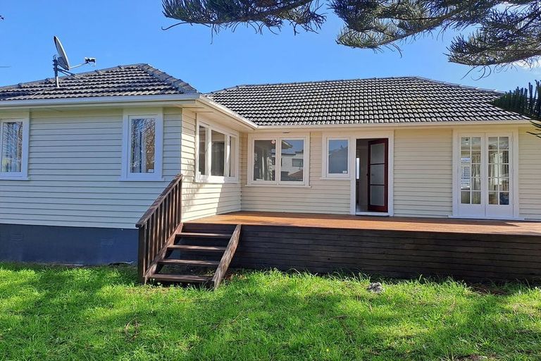 Photo of property in 3244a Great North Road, New Lynn, Auckland, 0600