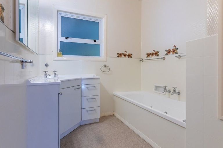 Photo of property in 18 Richardson Street, Woodville, 4920