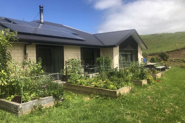 Photo of property in 2 Te Ara Karoiroa Road, 4374