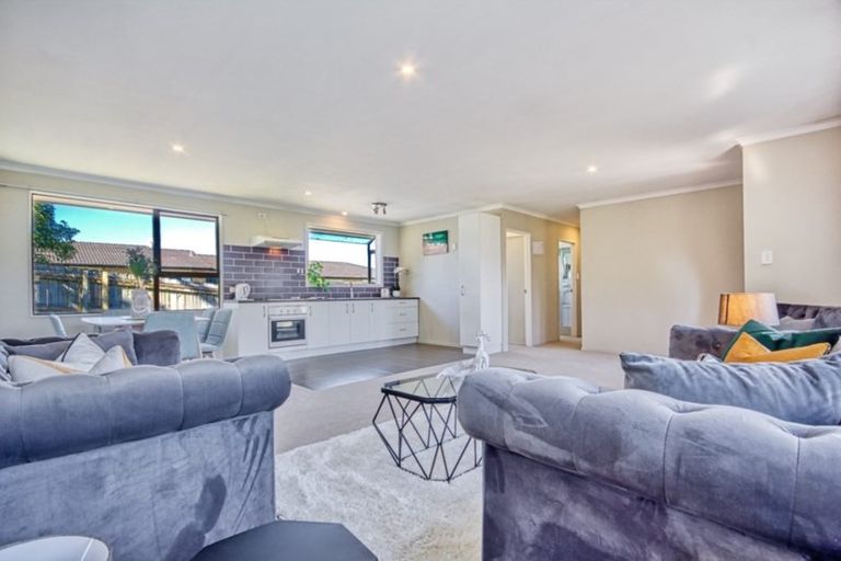 Photo of property in 185a/1 Royal Road, Massey, Auckland, 0614