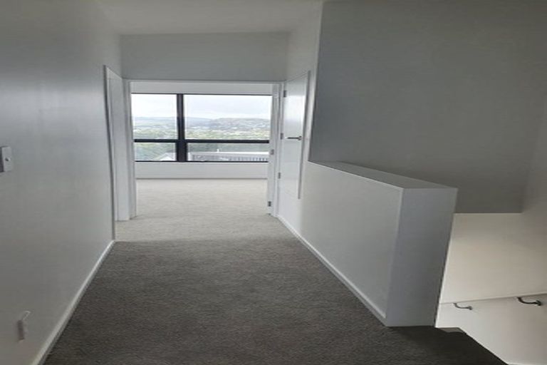 Photo of property in 15/62u Spenmoor Street, Newlands, Wellington, 6037