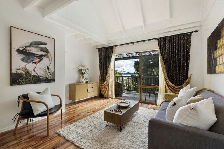 Photo of property in 2/1 Mulberry Place, Glenfield, Auckland, 0629