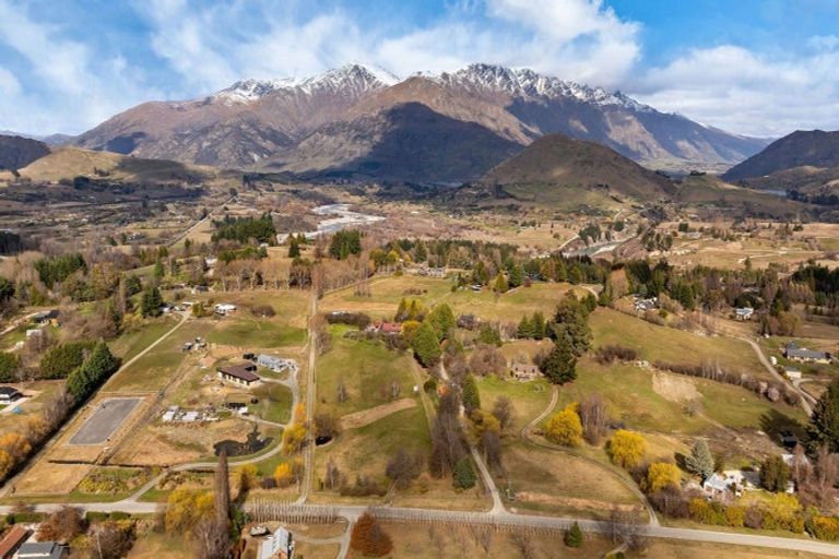 Photo of property in 35 Mountain View Road, Dalefield, Queenstown, 9371