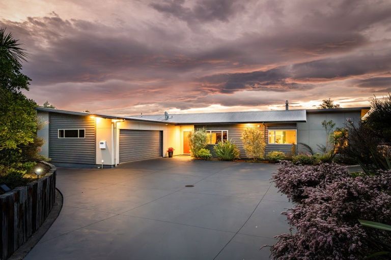 Photo of property in 28 Esk View Road, Eskdale, Napier, 4182