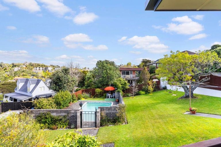Photo of property in 8 Helvetia Drive, Browns Bay, Auckland, 0630