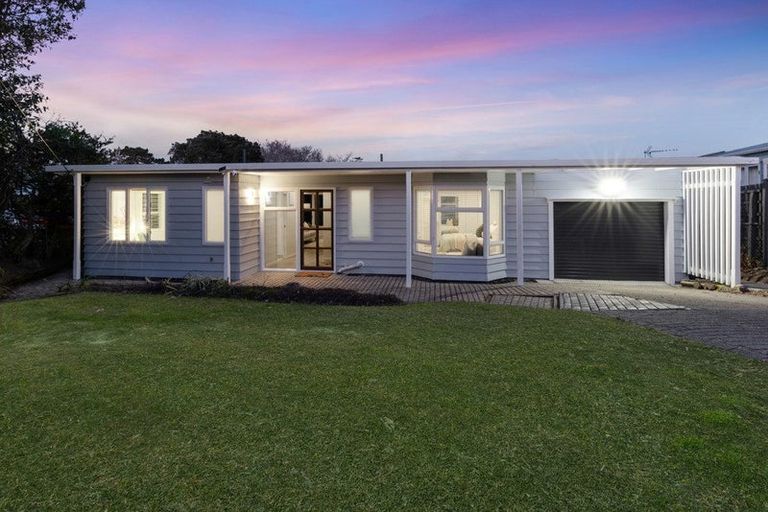 Photo of property in 49 Jaemont Avenue, Te Atatu South, Auckland, 0610