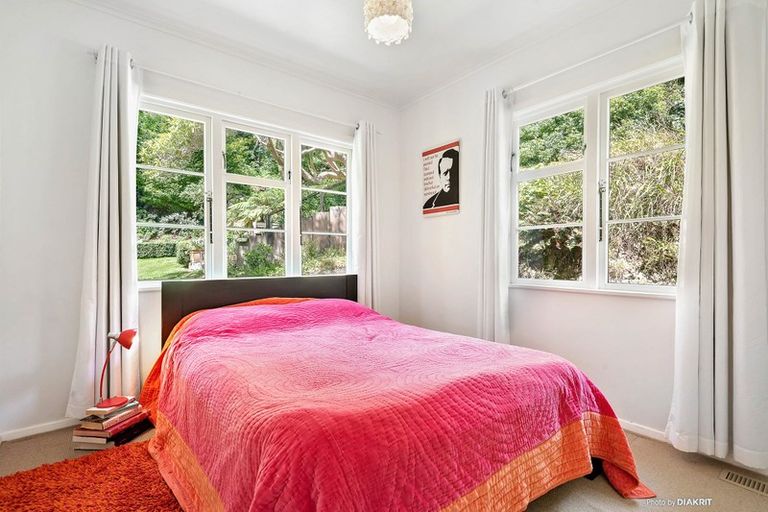 Photo of property in 18 Creswick Terrace, Northland, Wellington, 6012