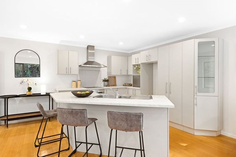 Photo of property in 48 Rising Parade, Fairview Heights, Auckland, 0632