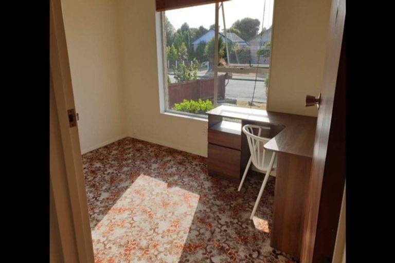 Photo of property in 64 Oakley Crescent, Hornby, Christchurch, 8042