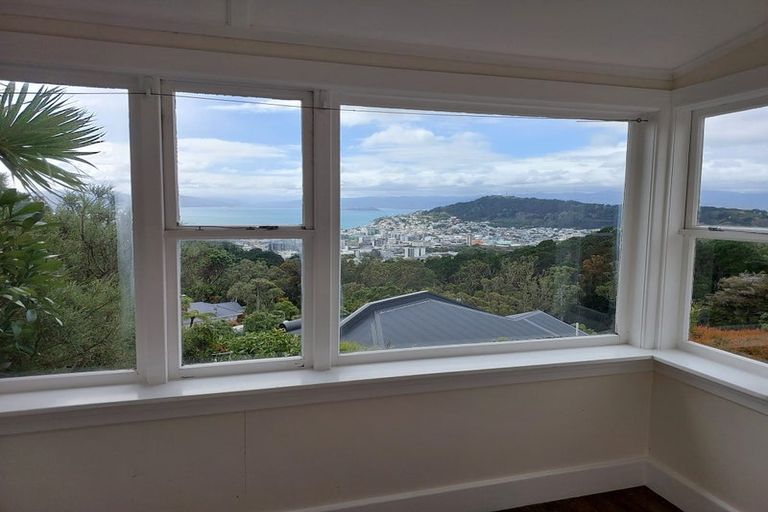 Photo of property in 49 Tanera Crescent, Brooklyn, Wellington, 6021