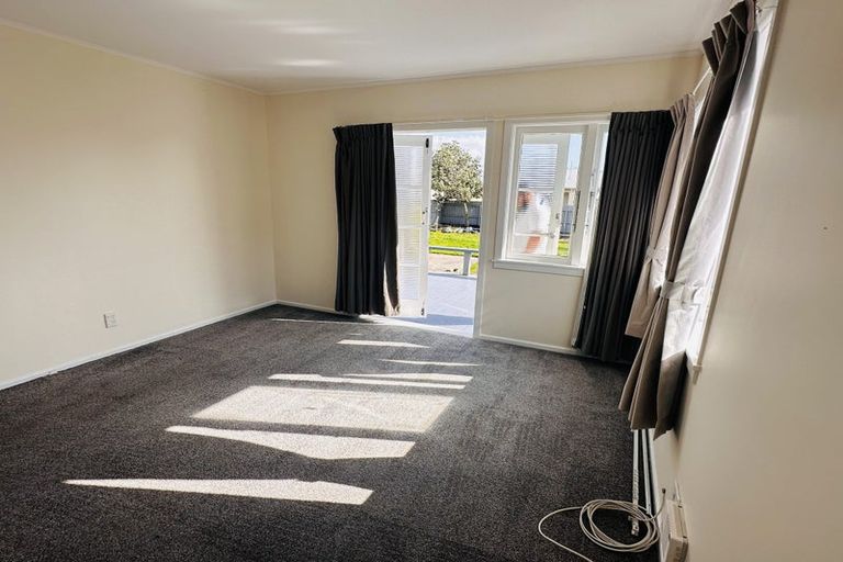 Photo of property in 2/2 Kelvin Road, Papakura, 2110