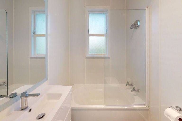 Photo of property in 22 Link Road, Newlands, Wellington, 6037