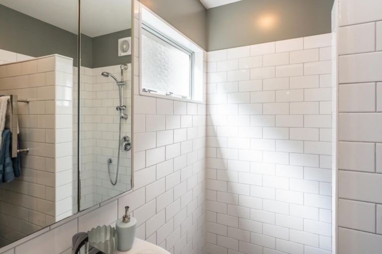 Photo of property in 52 Bedford Street, Northland, Wellington, 6012