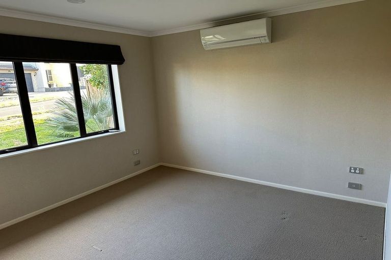 Photo of property in 5 Gibbston Crescent, Flat Bush, Auckland, 2016
