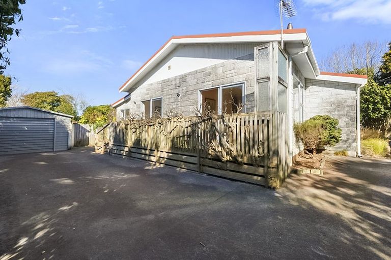 Photo of property in 1 Queens Road, Glen Avon, New Plymouth, 4312