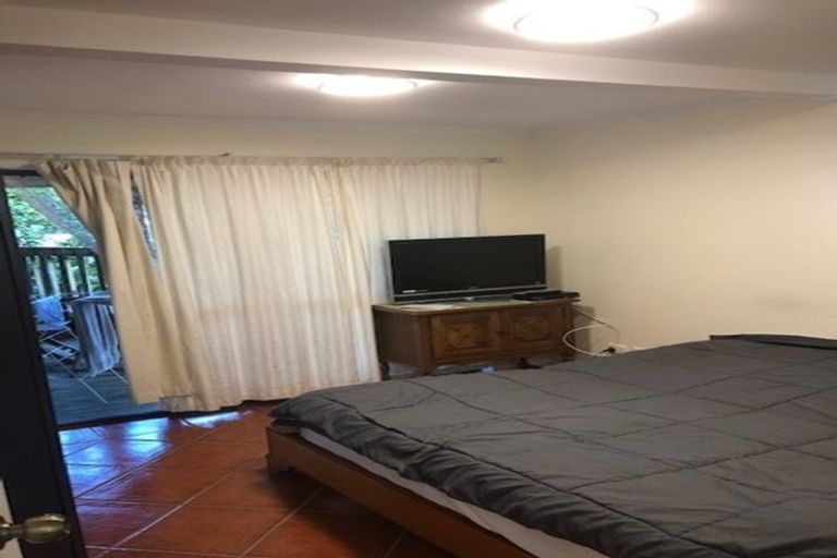 Photo of property in 2/215 Eskdale Road, Birkenhead, Auckland, 0626