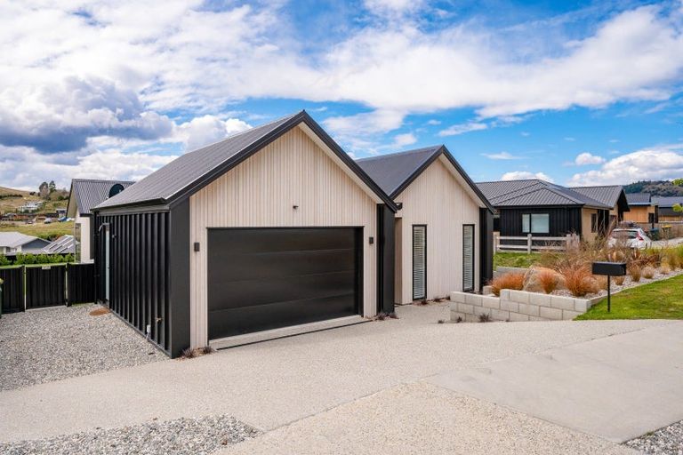 Photo of property in 2 Mcneil Crescent, Wanaka, 9305