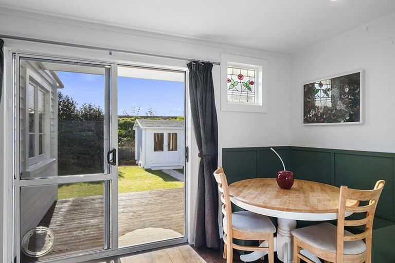 Photo of property in 15b Atiawa Street, Glen Avon, New Plymouth, 4312