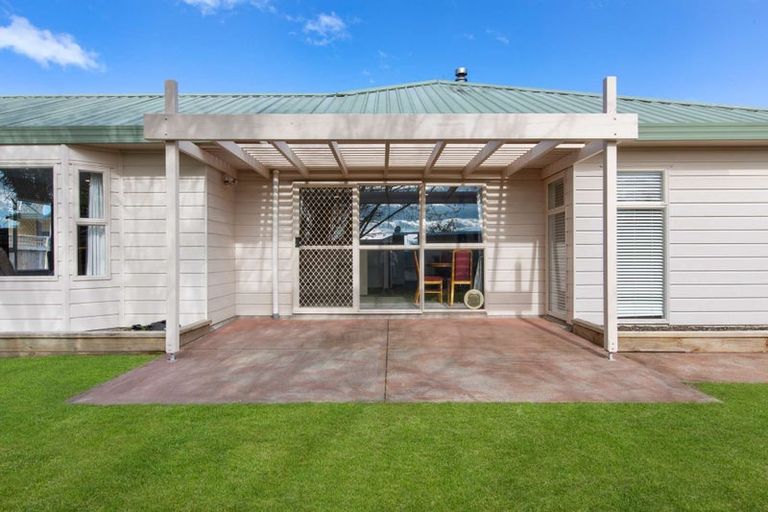 Photo of property in 5 Edgewater Grove, Whakatane, 3120