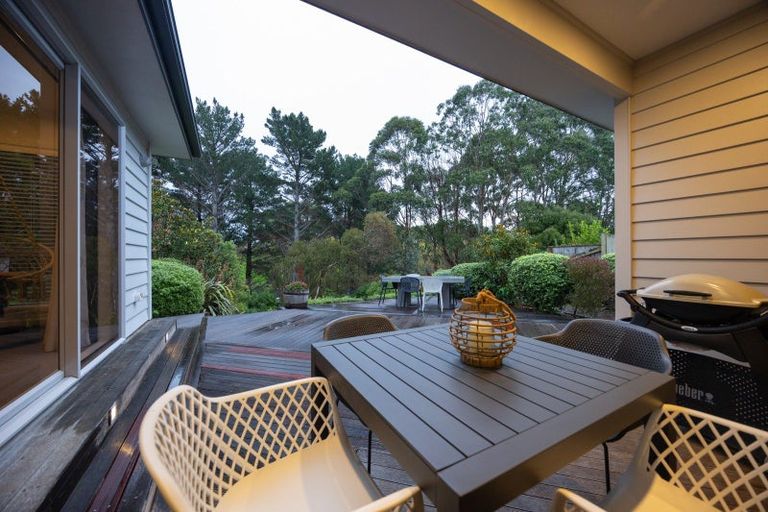 Photo of property in 100 Ruapehu Drive, Fitzherbert, Palmerston North, 4410